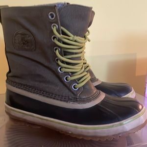 Sorrel Lined, Waterproof Boots - Green - Size 9.5